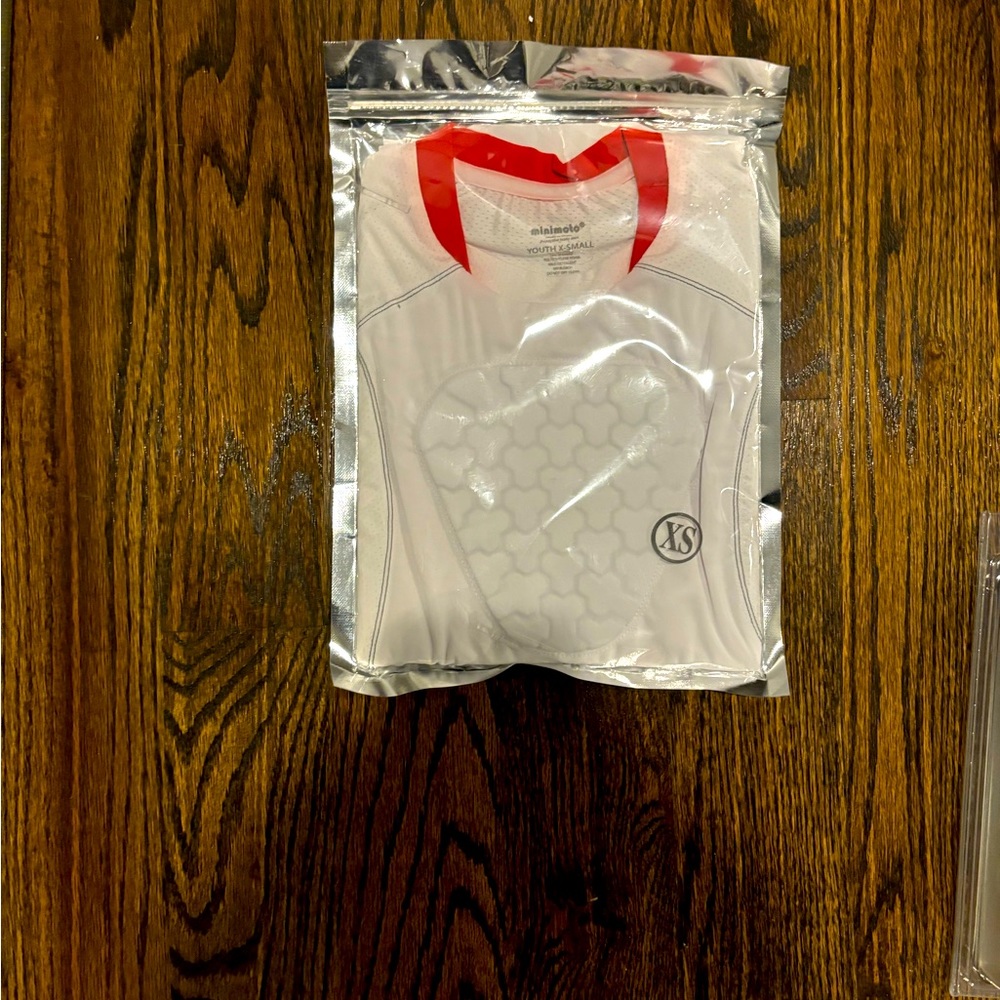 MINIMOTO Youth Chest Protector, Heart-Guard/Sternum Protection Shirt.  NWOT